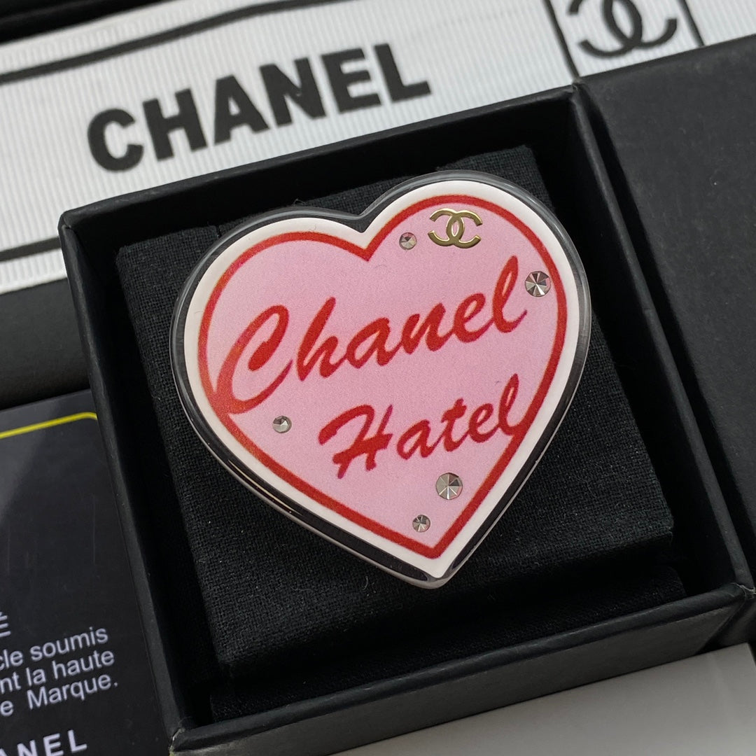 Chanel Hotel' Brooch Pin – Kemme Jewels