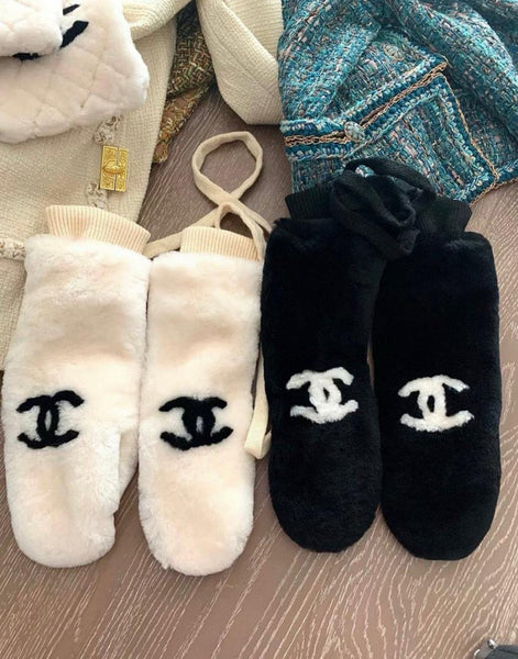 ‘Faux Fur Nelly’ Mittens