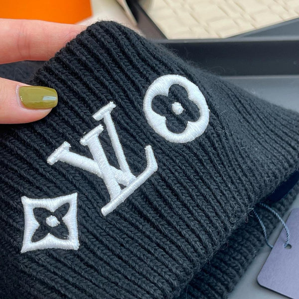 ‘VV’ Beanie Hat