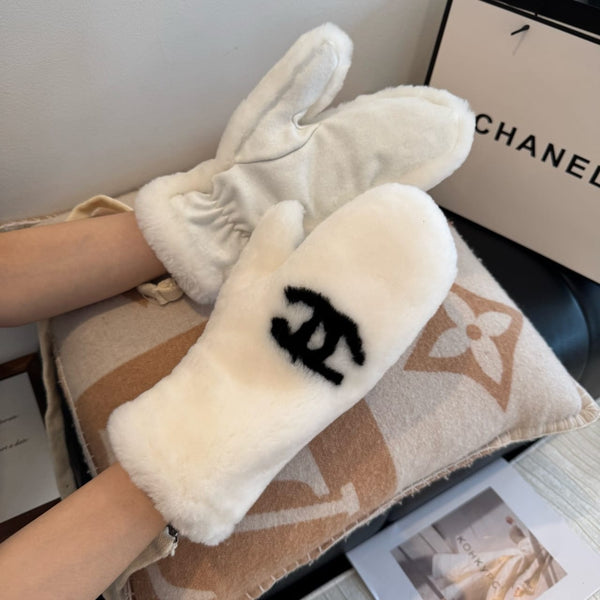 ‘Faux Fur Nelly’ Mittens